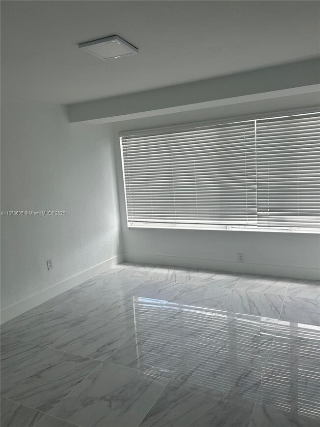 2750 Palm Ave in Hialeah, FL - Building Photo - Building Photo