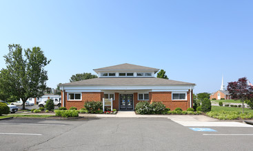 Clearfield Apartments in Colonial Heights, VA - Foto de edificio - Building Photo