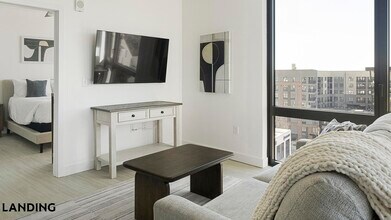 1007 S Mint St, Unit 910 in Charlotte, NC - Foto de edificio - Building Photo