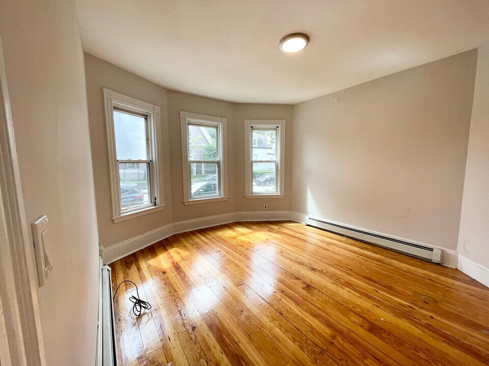 276 E Cottage St, Unit 1 in Boston, MA - Foto de edificio