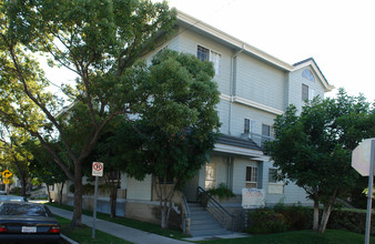 400 Palm Dr in Glendale, CA - Building Photo - Building Photo