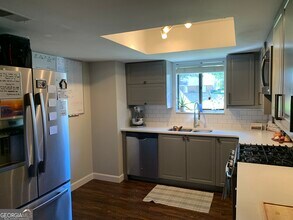 2032 Powers Ferry Trce SE in Marietta, GA - Building Photo - Building Photo