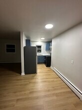2430 5th Ave, Unit Top N unit in Moline, IL - Building Photo - Building Photo