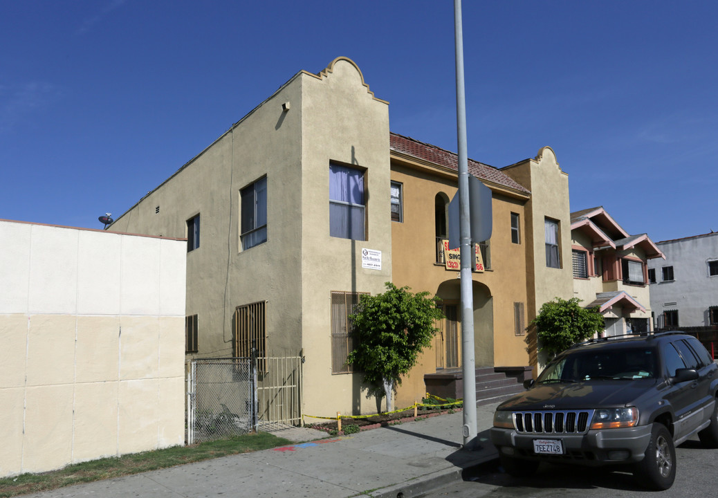 221 W Vernon Ave in Los Angeles, CA - Building Photo