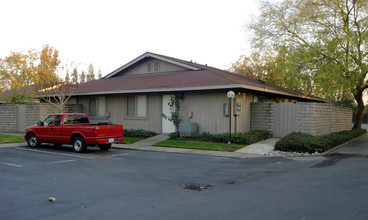 Rosewood Village Apartments in Sacramento, CA - Building Photo - Building Photo