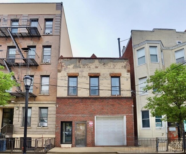 property at 206 48th St