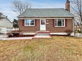 13308 Kelsey Ct in Woodbridge, VA - Building Photo