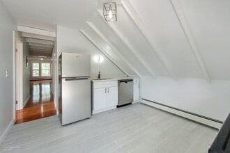 23 Berkeley Ave, Unit 2 in Newport, RI - Building Photo - Building Photo