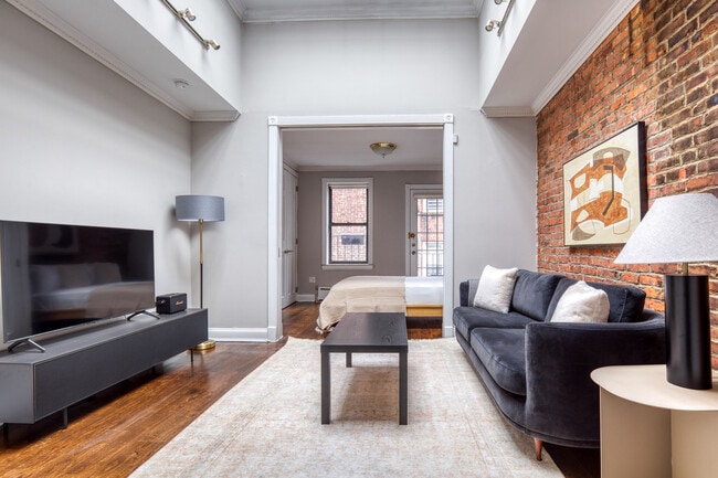 118 Christopher St