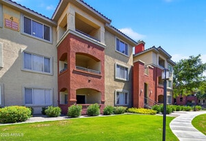 5401 E Van Buren St in Phoenix, AZ - Building Photo