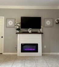 5527 Bertellis Ln in Houston, TX - Building Photo - Building Photo