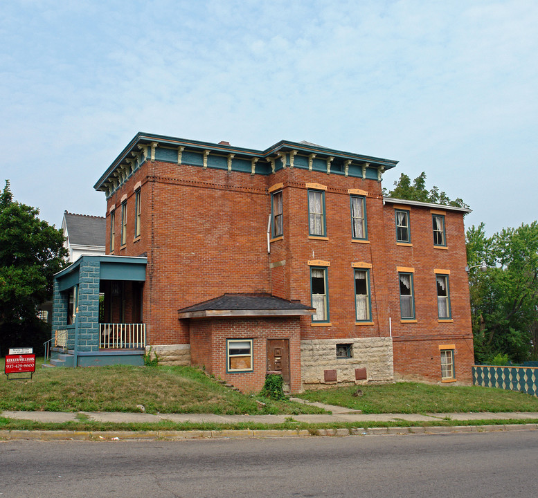 928 E High St in Springfield, OH - Building Photo