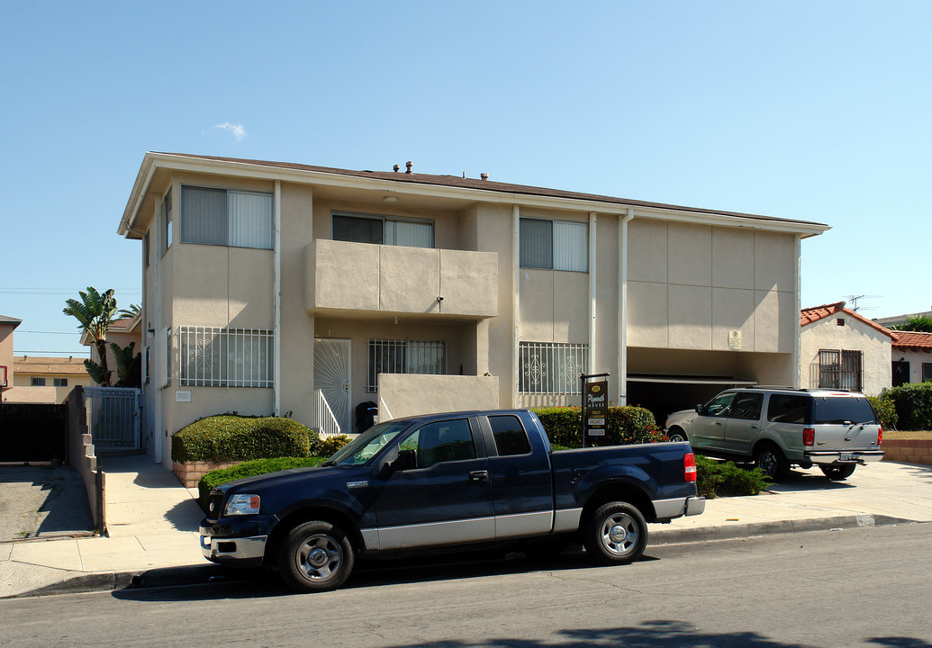 305 E Plymouth St in Inglewood, CA - Building Photo