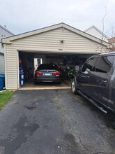 1990 Middlebury Dr in Aurora, IL - Building Photo - Building Photo