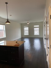 2500 Green Bay Rd, Unit 302 in Evanston, IL - Building Photo - Building Photo