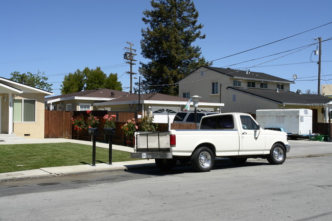 589-591 4th Ave in Redwood City, CA - Foto de edificio - Building Photo