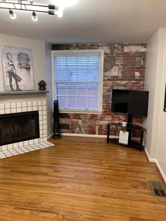 property at 908 E 32nd St