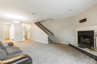 912 Brookside Pl in Pensacola, FL - Building Photo