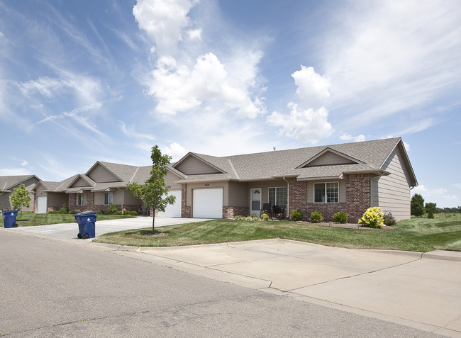 Villas at Hampton Lake in Maize, KS - Building Photo - Building Photo