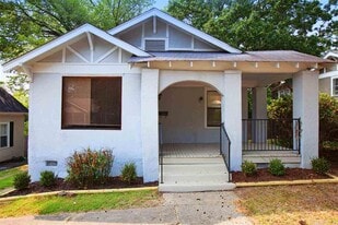 210 N Cedar St in Little Rock, AR - Building Photo