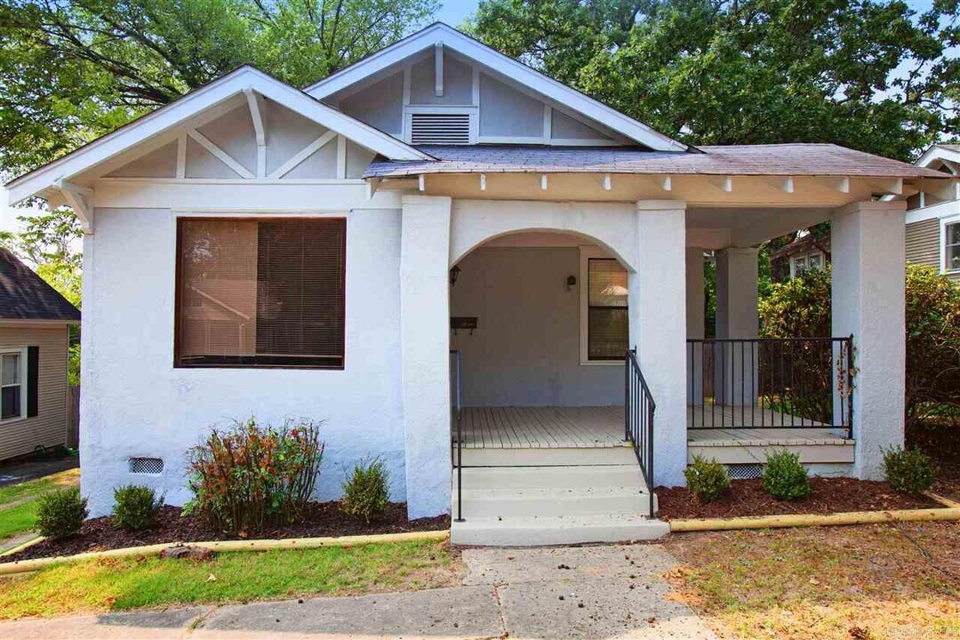 210 N Cedar St in Little Rock, AR - Building Photo