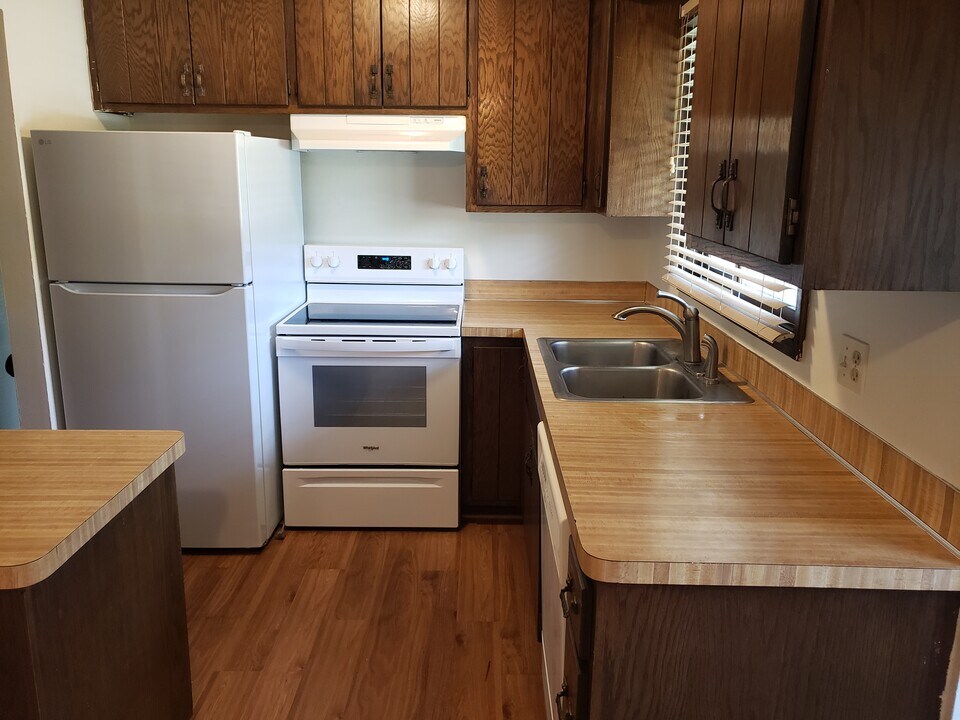 7949 France Ave N in Minneapolis, MN - Building Photo