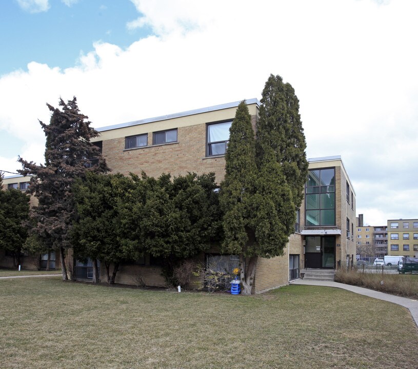 19 Rosseau Rd in Toronto, ON - Building Photo