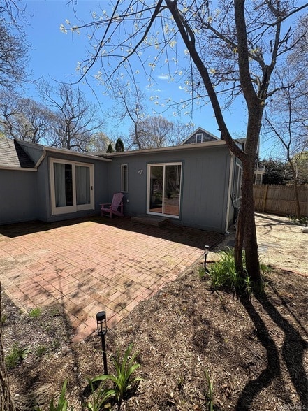 134 Montauk Hwy in Westhampton, NY - Building Photo - Building Photo