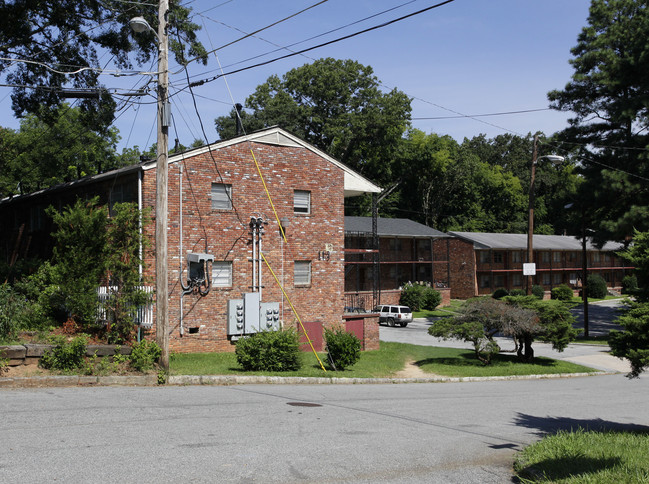 Dolphin Court Apartments in Atlanta, GA - Building Photo - Building Photo