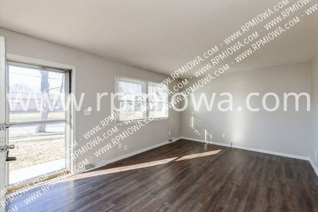 213 NW Arlan Dr in Ankeny, IA - Building Photo - Building Photo