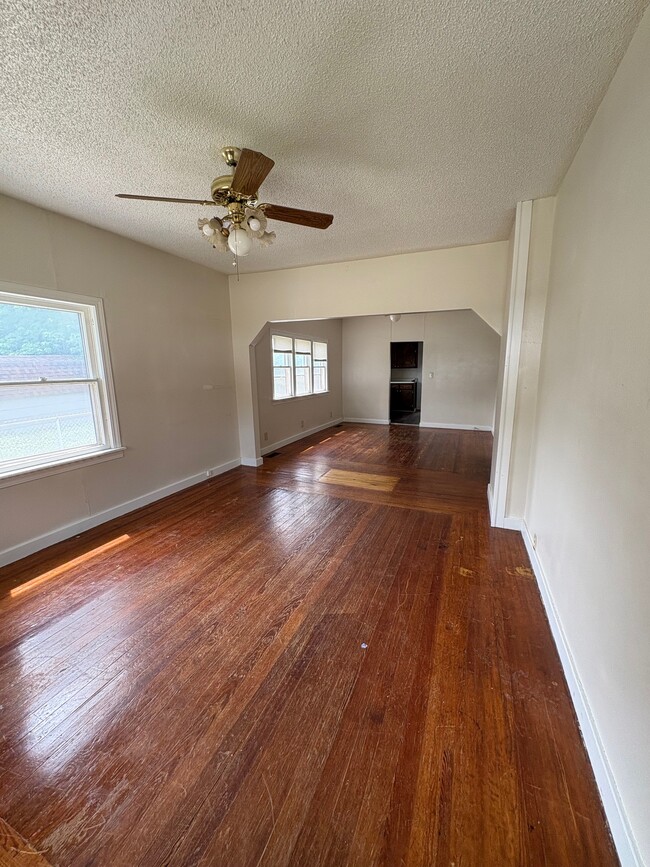 property at 1107 W 2nd Ave