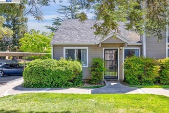 9101 Newhall Dr in Sacramento, CA - Building Photo - Building Photo
