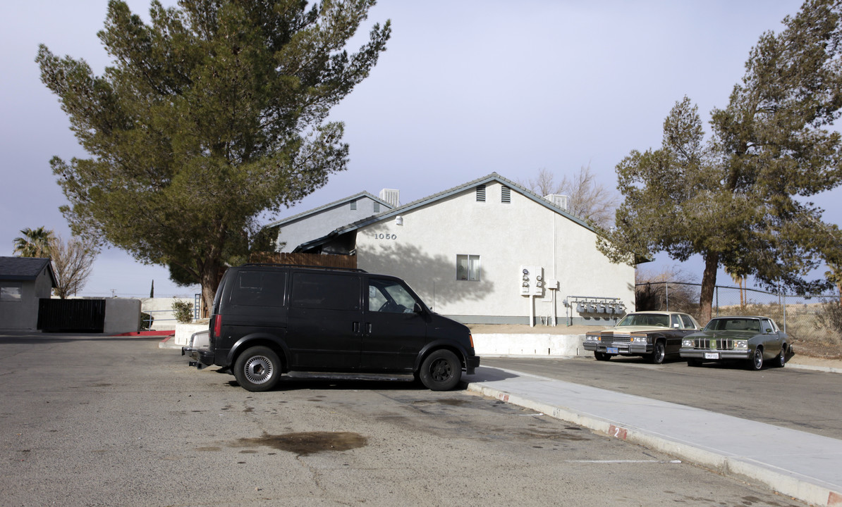 1050 Deseret Ave in Barstow, CA - Building Photo