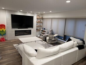 14 Squirrel Hill in Roslyn, NY - Building Photo - Building Photo