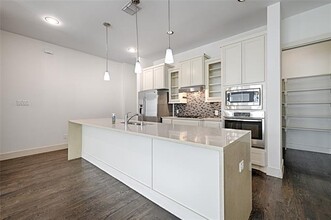 3108 Pavonia Dr in Dallas, TX - Foto de edificio - Building Photo
