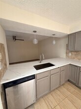 9327 Westacre Pl in Houston, TX - Building Photo - Building Photo