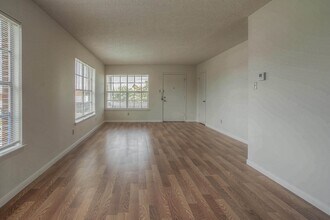 1917 20th St-Unit -3 in Huntsville, TX - Building Photo - Building Photo
