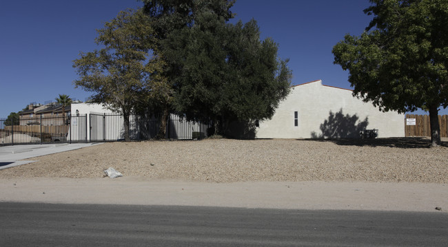 17910 Quantico Rd in Apple Valley, CA - Building Photo - Building Photo