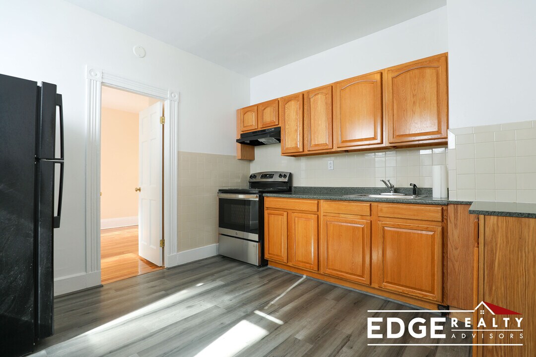 20 Coolidge St, Unit 5 in Brookline, MA - Building Photo