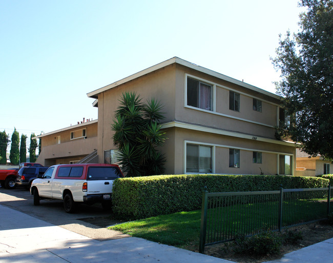 1260 W Stoneridge Ct in Ontario, CA - Foto de edificio - Building Photo