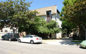 333 W Lexington Dr in Glendale, CA - Building Photo - Building Photo