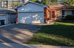 2034 Waycross Crescent in Mississauga, ON - Building Photo