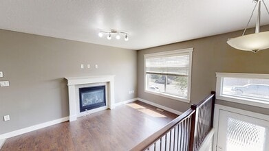 11342-113105 105 Ave in Grande Prairie, AB - Building Photo - Building Photo