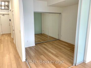 210 Simcoe St in Toronto, ON - Building Photo - Building Photo