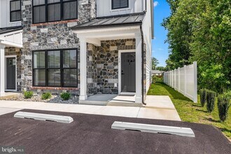 13 Arbutus Ave in New Castle, DE - Foto de edificio - Building Photo