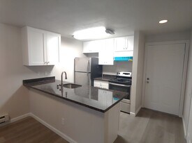 9484 Redmond Woodinville Rd NE, Unit C204 in Redmond, WA - Building Photo