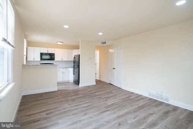 401 PLEASANT St photo'