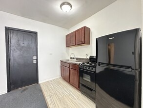 5710 N Winthrop Ave in Chicago, IL - Building Photo - Building Photo