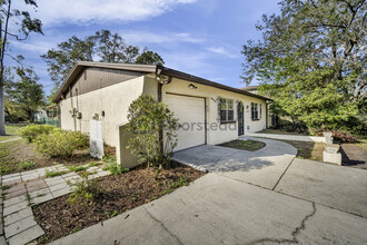 4623 Whiteway Dr in Tampa, FL - Building Photo - Building Photo