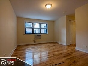 557 W Arlington Pl in Chicago, IL - Building Photo - Building Photo